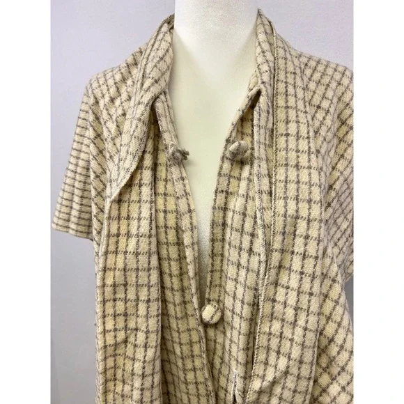 Plaid Poncho Wrap Women OS Beige Brown Scarf Neck Fringe Toggle Button - Picture 10 of 10